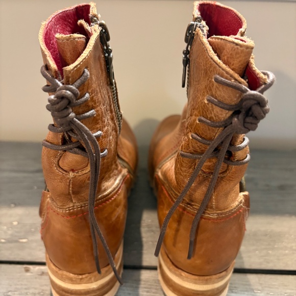 Boots. - Picture 2 of 7